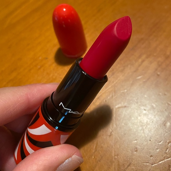 MAC Matte Lipstick Wild Card - Picture 4 of 16